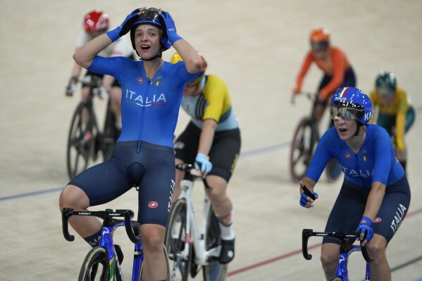 Female track cyclist legs clearance
